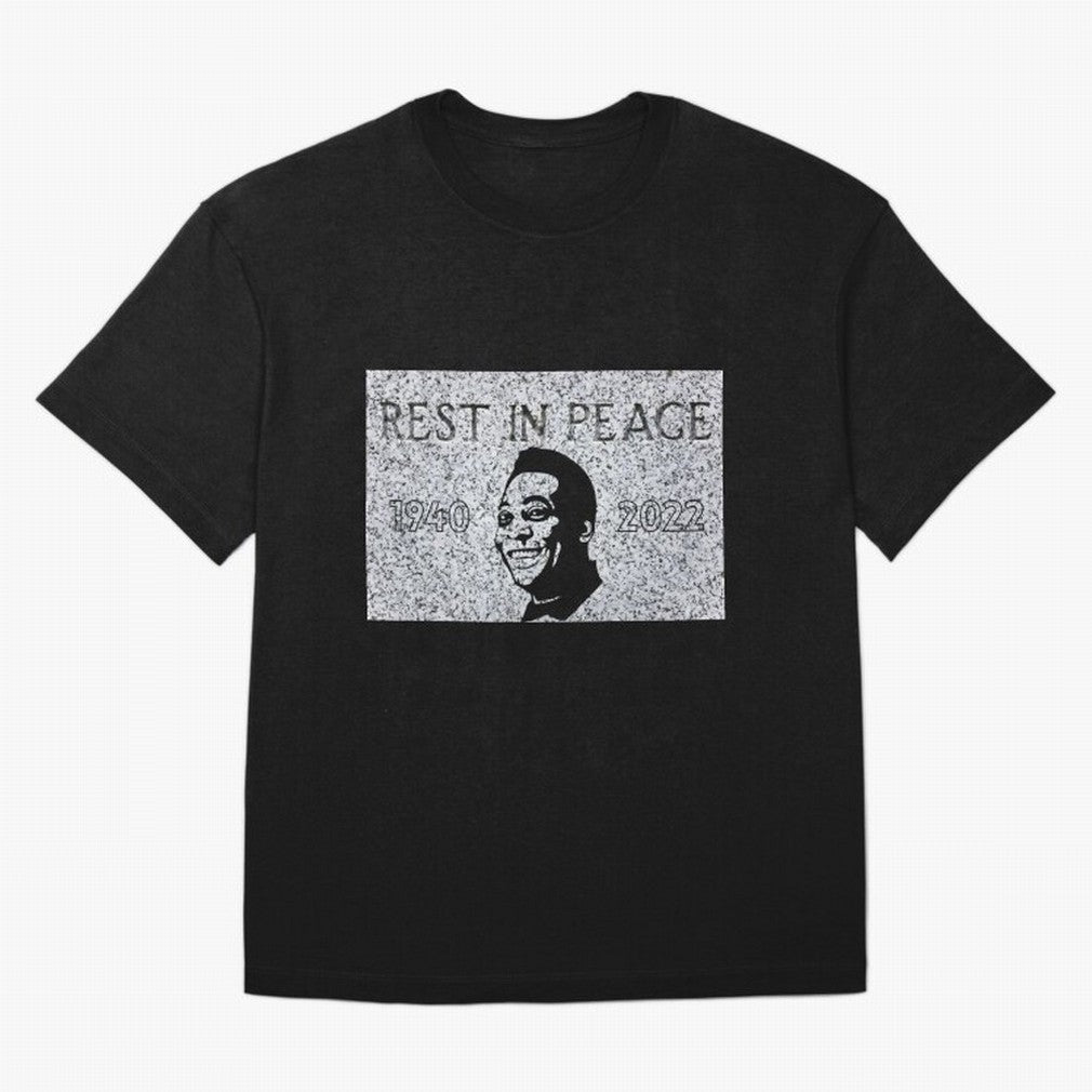 RIP Pel¨¦, 1940-2022 Oversized T-Shirt Remember FIFA World Cup 2026 USA Canada Mexico for Fans of Haaland and Mbappe and Argentina, France and Brazil, Bringing Global Supporter Spirit, Legendary Goals, National Colors and Tournament Celebration;